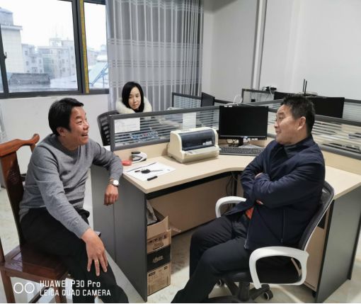 裴梅鎮黨委書記深入服務企業調研市場調查服務