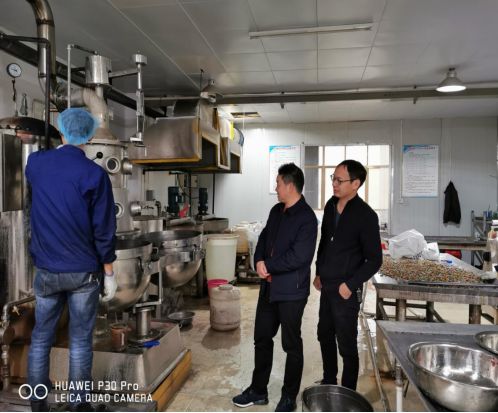 裴梅鎮黨委書記深入企業調研 精準提供市場調查服務